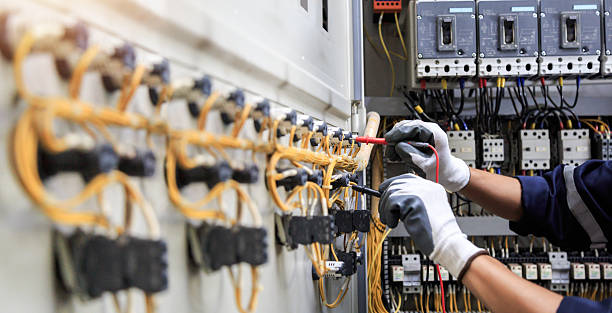 Professional Electrician technician working in Grandview Heights, OH